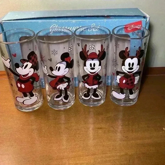 NWOT Disney Zak Mickey Minnie Mouse Glassware  Set of 4 Pint Christmas - Picture 5 of 16